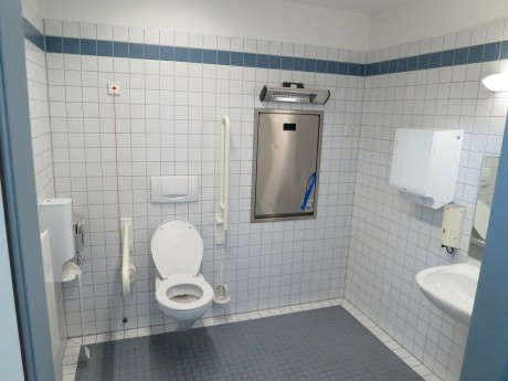 12 závěsné wc pro imobilní osobu
